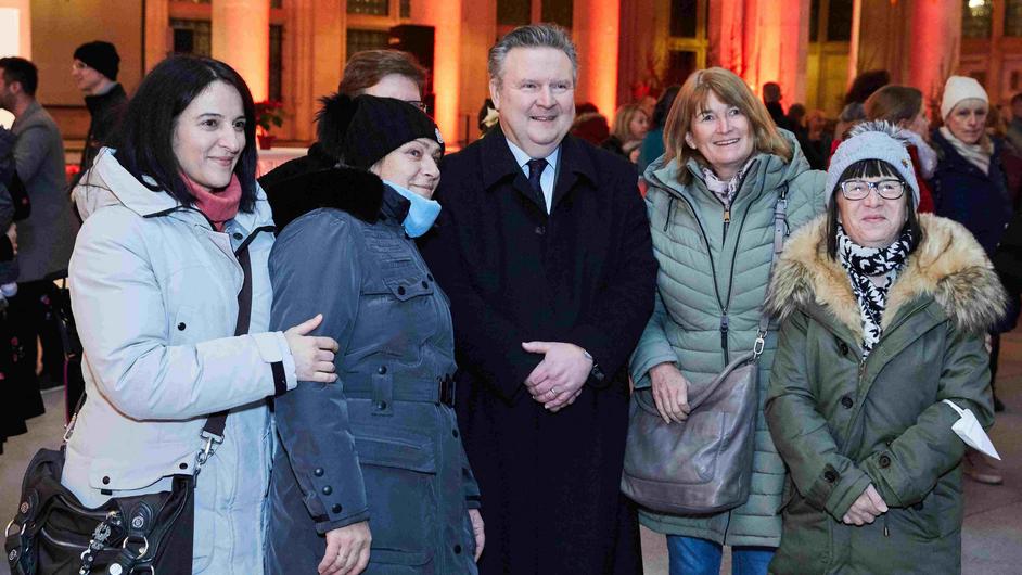 HG1-Mitarbeiterinnenfest 2022 - Gruppenfoto mit Bürgermeister Ludwig