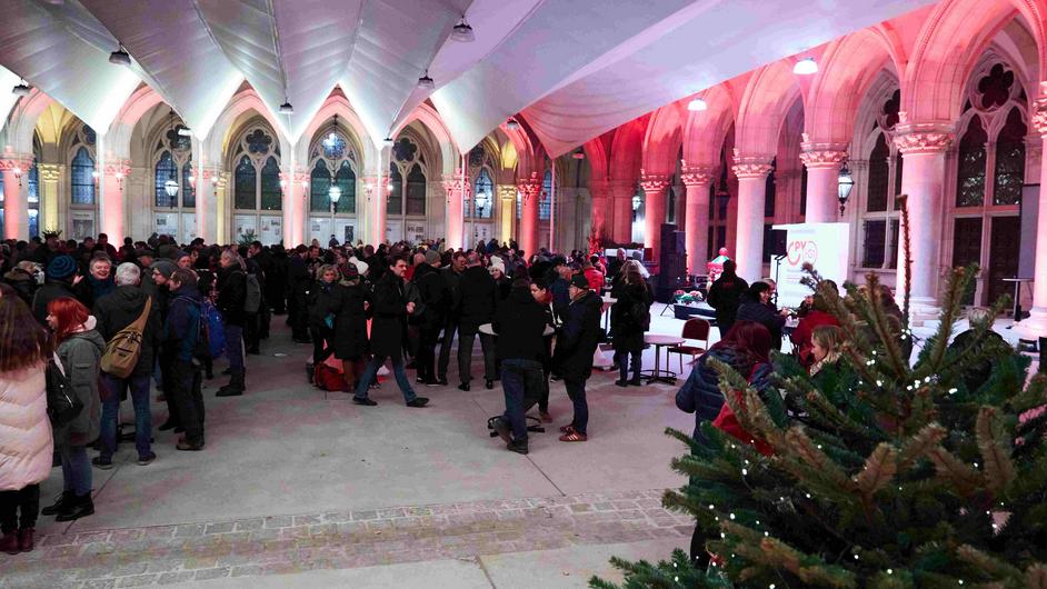 HG1-Mitarbeiterinnenfest 2022 - Blick in den Arkadenhof