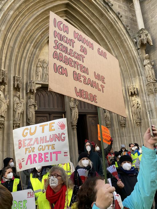 Kindergartendemo, Plakate mit Spruch