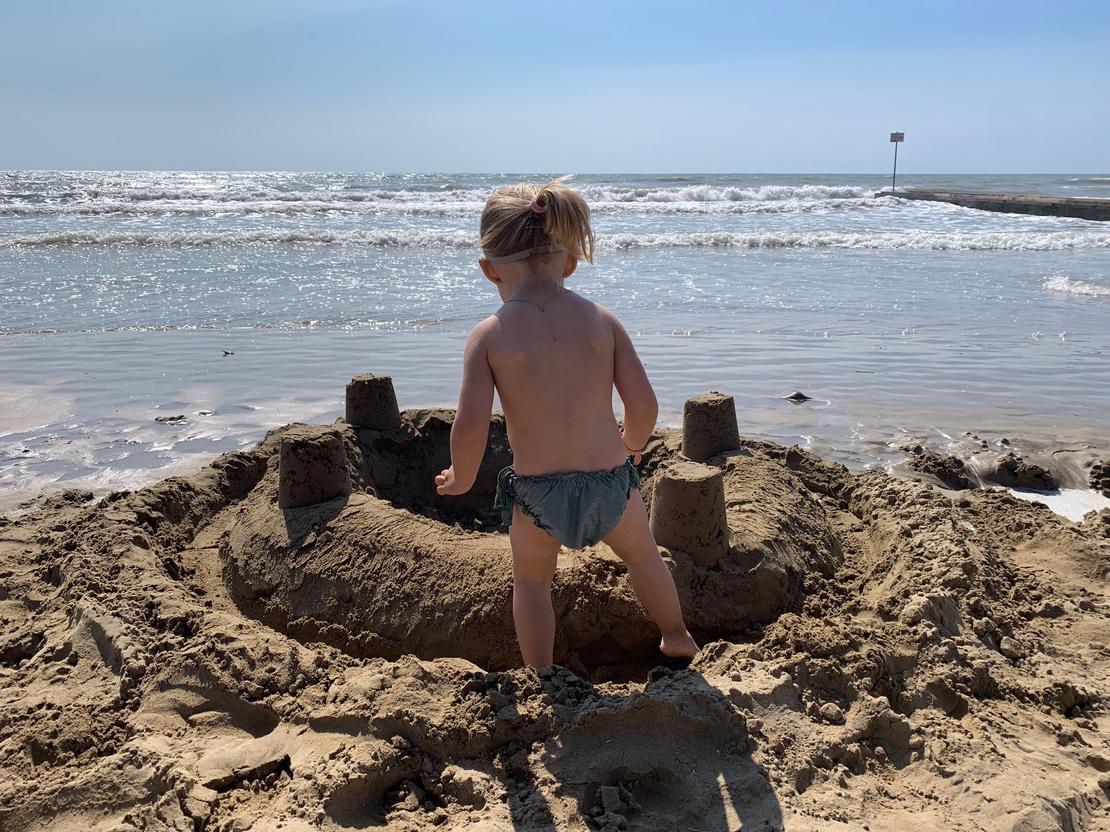 Sandburgbauen ist für alle ein Erlebnis, Jesolo