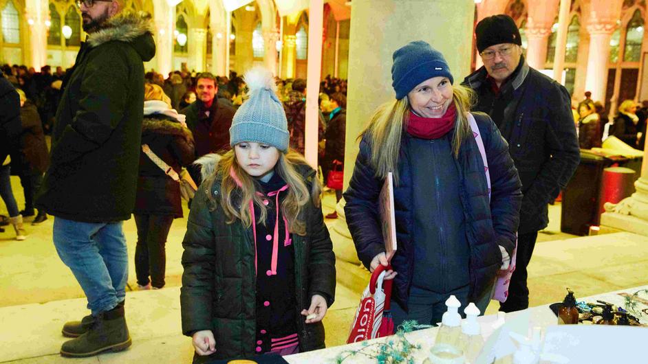 HG1-Mitarbeiterinnenfest 2022 - Besucher bei Emma-Markt