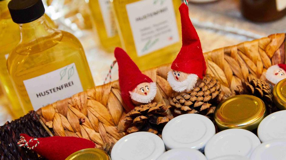 HG1-Mitarbeiterinnenfest 2022 - Ausstellungsobjekte vom Kreativclub