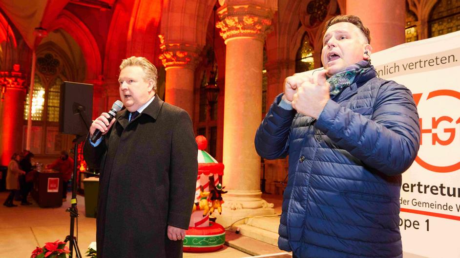 HG1-Mitarbeiterinnenfest 2022 - Eröffnungsrede Bürgermeister Ludwig und Dolmetscher