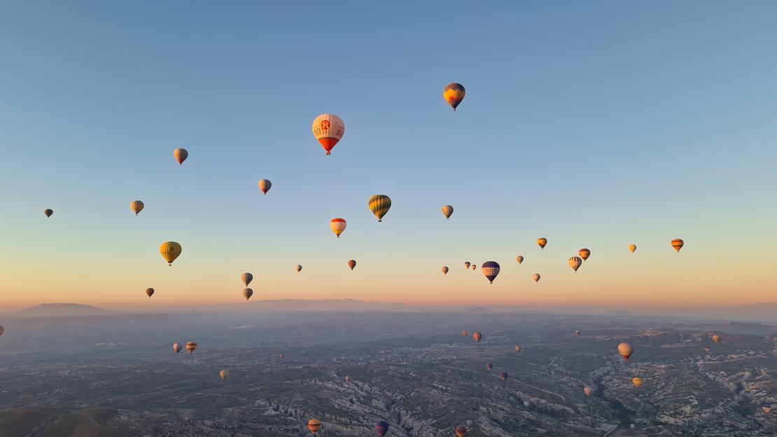 Sehr viele Heißluftballone in der Türkei