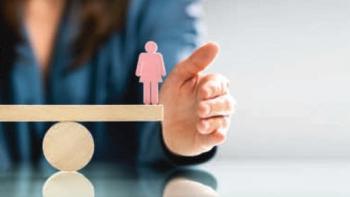 Equal Pay Day 2023, Balken wo an den beiden Enden ein Mann und auf der anderen Seite eine Frau steht