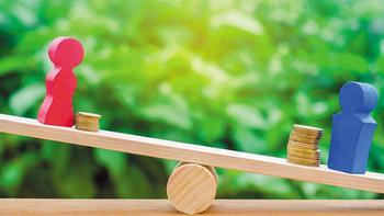 2024 Internationaler Frauentag - Schaukel in dem angedeutet wird, dass sich diese für Frauen nicht in der Waage befindet!ge  