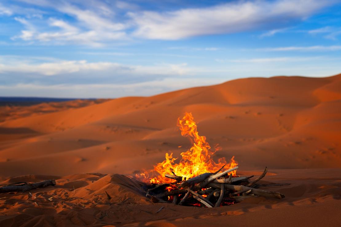 Ein Lagerfeuer in der Sahara!